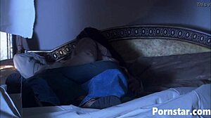Adorabilul Felicia Fox își adoră sânii naturali în HD