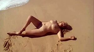 Nudist plaža beba se skida i gola