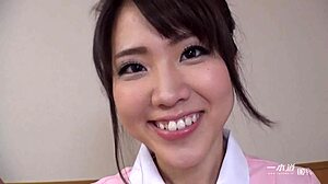 Aziatische schoonheid Sakura geniet van een haarloze pijpbeurt en creampie met haar minnaar Miniska