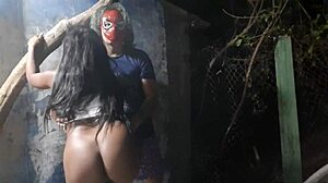 Spider Man séduit une fille inexpérimentée lors d'une fête d'Halloween prise en caméra